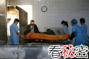 火葬场工人吃130具女尸，揭秘火葬场火化遗体全过程