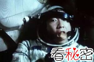 杨利伟看到外星人，不明敲门声疑是外星人来访