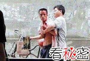 广西柳州飙血哥事件，头破血流还手持木棍要血拼到底