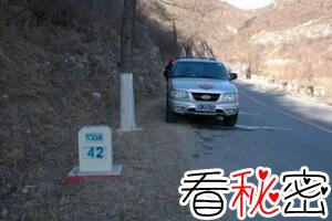 揭秘北京怪坡谜团，车辆无人驾驶自行爬坡(视觉差造成)