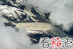 飞机上拍到真龙，西藏雪山高空拍到西藏龙(实为冰川山脉)