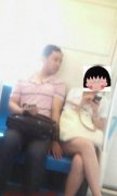 深圳11号线女子地铁遭色狼摸大腿 被发现后尾随继续摸【组图】