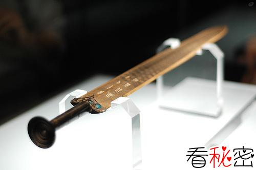 中国近700年的灵异事件：1965年12月出土越王勾践剑千年不锈锋利无比，具金属记忆功能