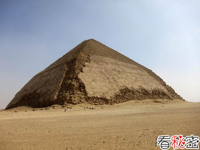 埃及金字塔内部的宇宙粒子将揭晓其建造之谜