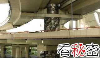 中国近700年的灵异事件：1995年上海高架桥打桩遇阻，找高僧作法，上海唯一一个刻了龙形图案的桥墩