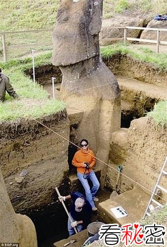 复活节岛石像在地下埋着完整的躯干