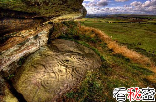 英国发现新石器时代的神秘岩雕