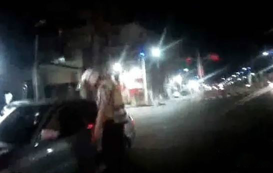 酒驾男拒绝盘查加速倒车逃跑 竟「拖行所长3分钟！」