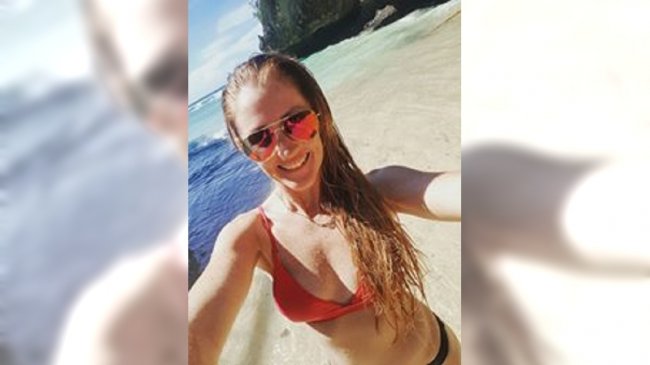 比基尼妹徒手喂鲨鱼 遭狠咬拖入海险成大餐