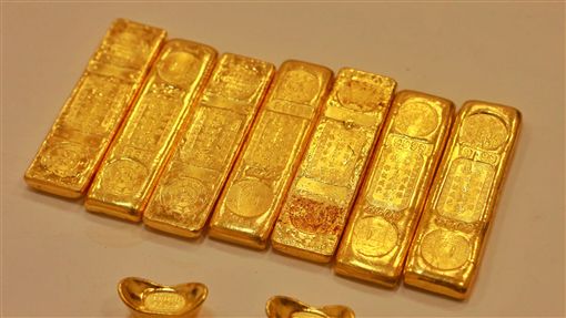 「千万金条」被丢垃圾桶！ 韩管理员爽捡　等物主发奖金