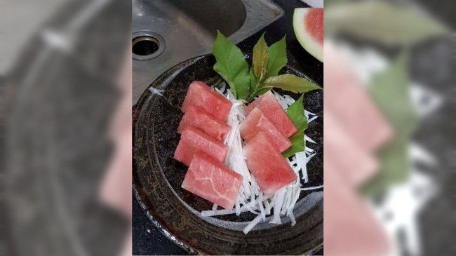 缴税完没钱吃日式料理 他切「西瓜」伪装生鱼片