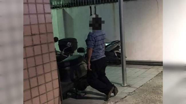 停车场惊见「阿伯上吊」吓尿了 真相让人超傻眼