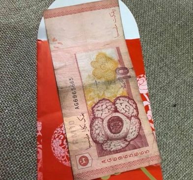 新年收旧钞触霉头？她抱怨收到「又旧又臭钞」 引网友热议