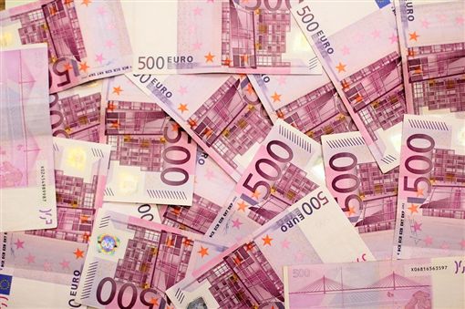 捡到「6千多万」巨款！面包店员工拾金不昧送警