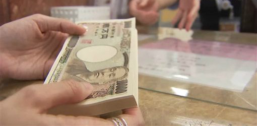 「从没看过成捆钞票」男子上银行换钱 千元钞居然换了百万