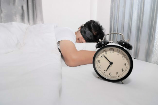 让他睡吧！英最新研究「逼夜猫子早起」早死率高10%
