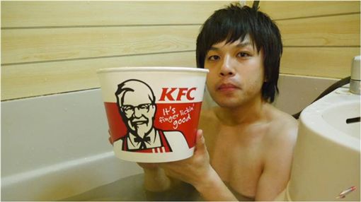 等不及入手 日本男子自制「炸鸡风味」入浴剂