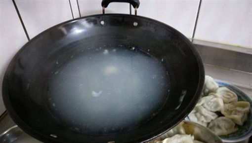 她爱喝「洗饺汤」引热议 钓出美食家独门料理