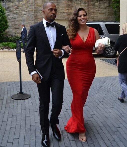 从小被霸凌被骂「死肥婆」她坚持不减肥 靠自信成为超模