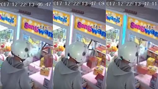 夹娃娃神技？「卡夹」得手不稀奇 男连爪带出笑翻网友