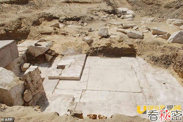 考古学家在埃及开罗西南约40公里处的代赫舒尔发现距今约3700年的新金字塔