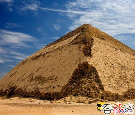 探秘：全球10大形态各异的壮观金字塔