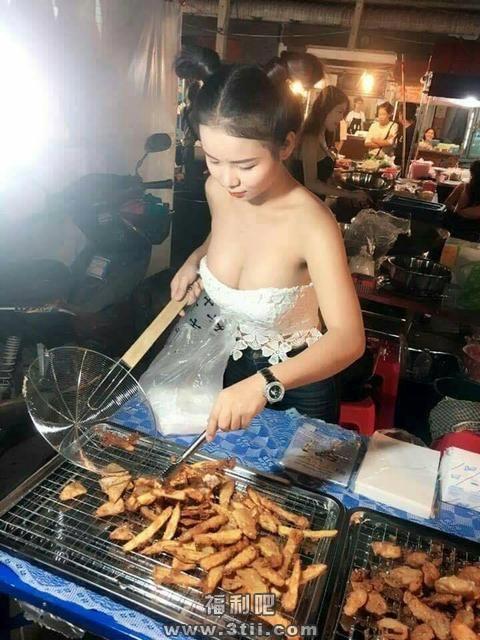 泰国炸香蕉的妹子