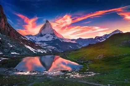 阿尔卑斯山为什么会出现粉色冰川