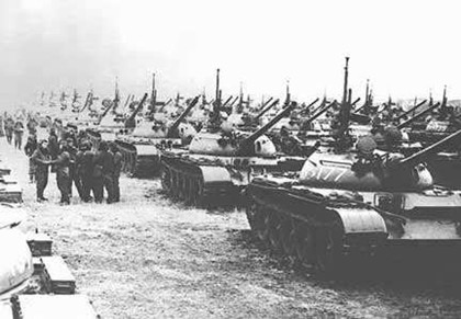 1953年6月21日：苏联出动大批坦克镇压东柏林骚乱