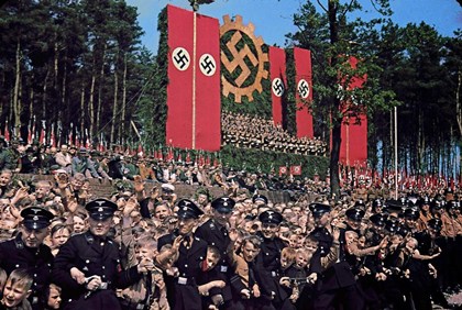 1935年8月11日：纳粹冲锋队举行反对德国犹太人的大规模示威