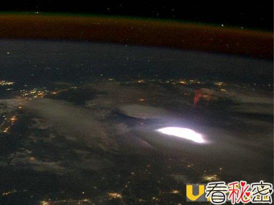 神秘红色精灵再现天宇 产生原因困扰人类23年