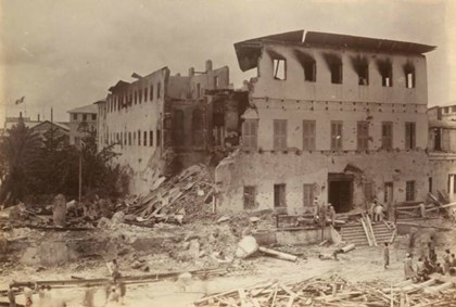 1896年8月27日：英国军队炮轰的桑给巴尔皇宫