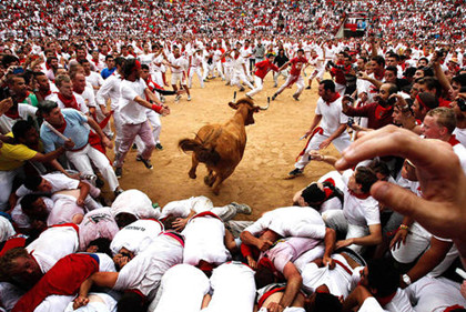 2009年7月7日：西班牙奔牛节拉开序幕