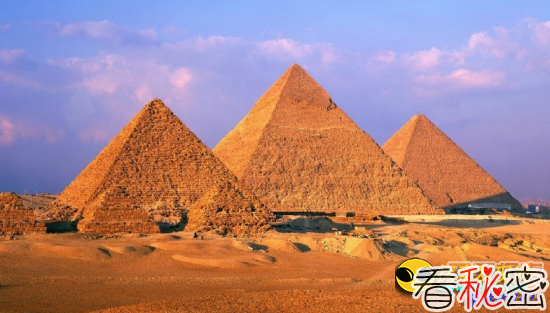 有人认为埃及金字塔实际是时空隧道！